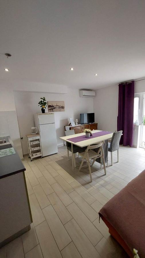 Apartman Avsec クルク エクステリア 写真
